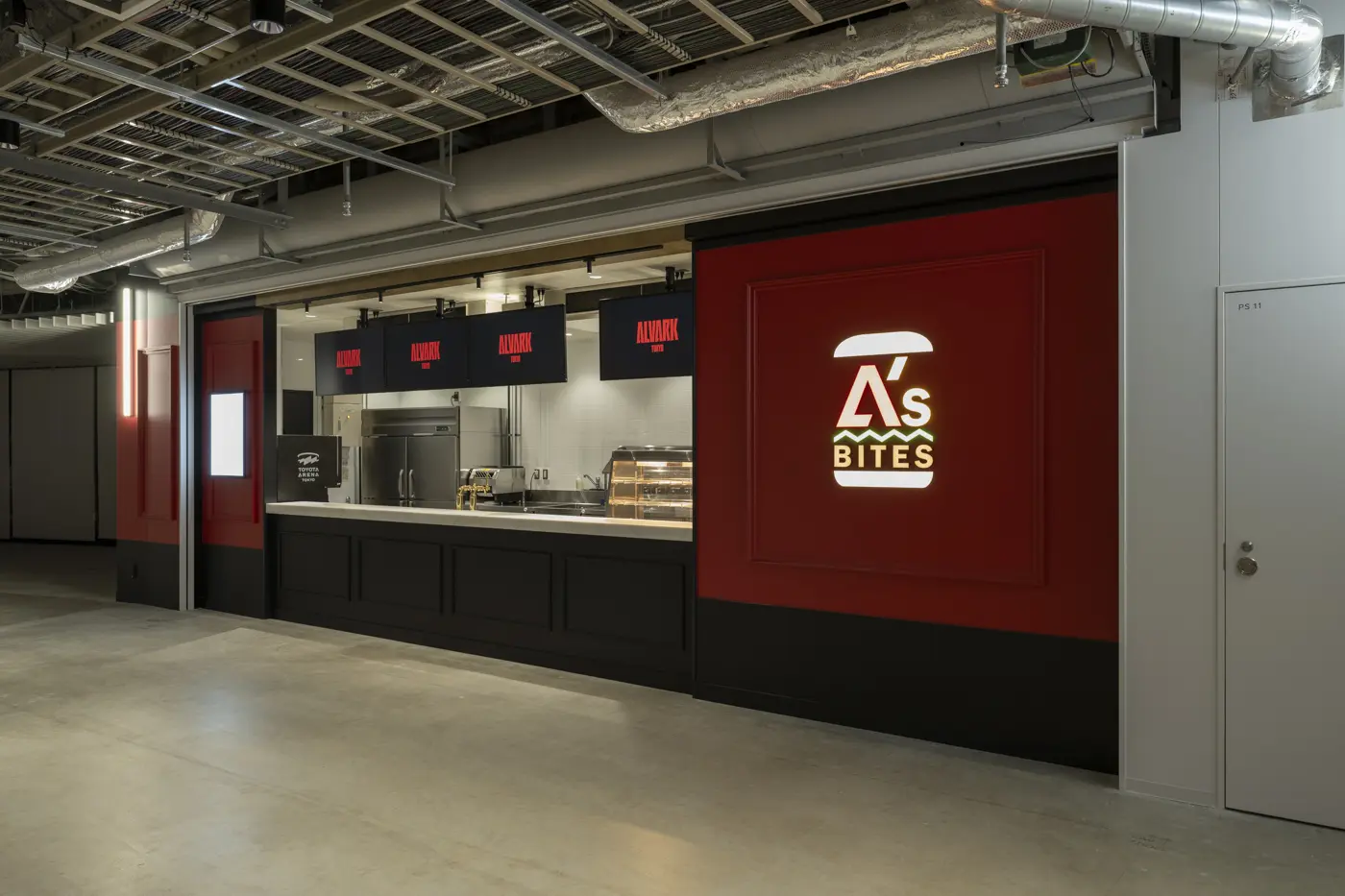 3rd floor "A's BITES": An original burger shop featuring Alvark Tokyo's club colors, black and red