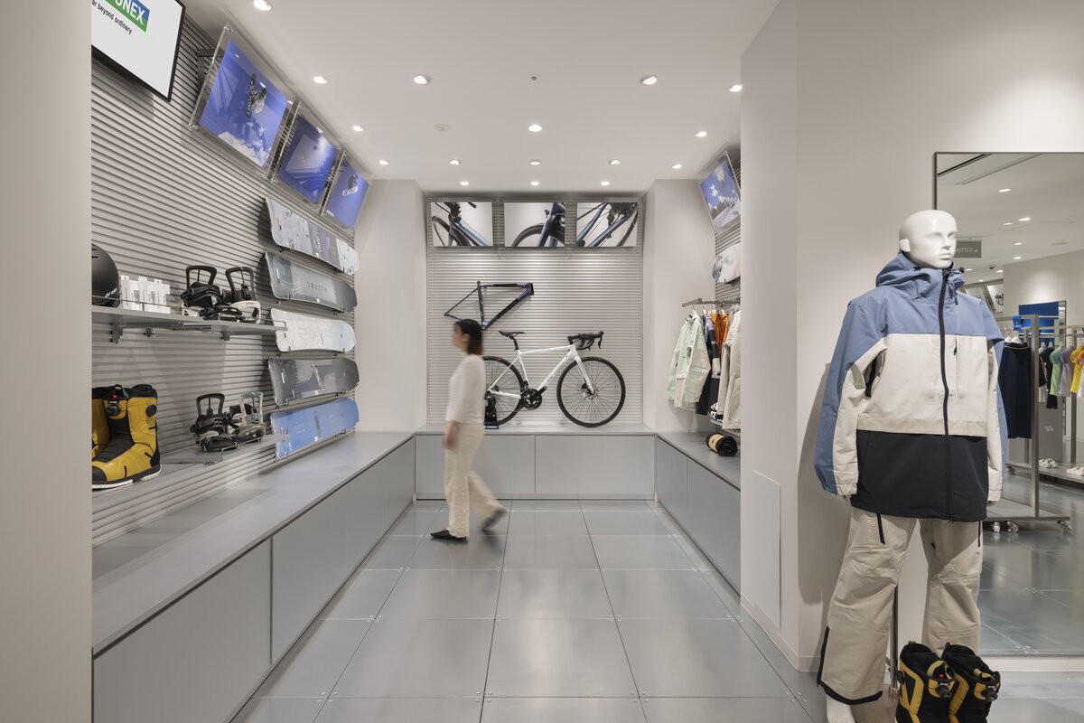 スノーボード、ロードバイクの展示エリア