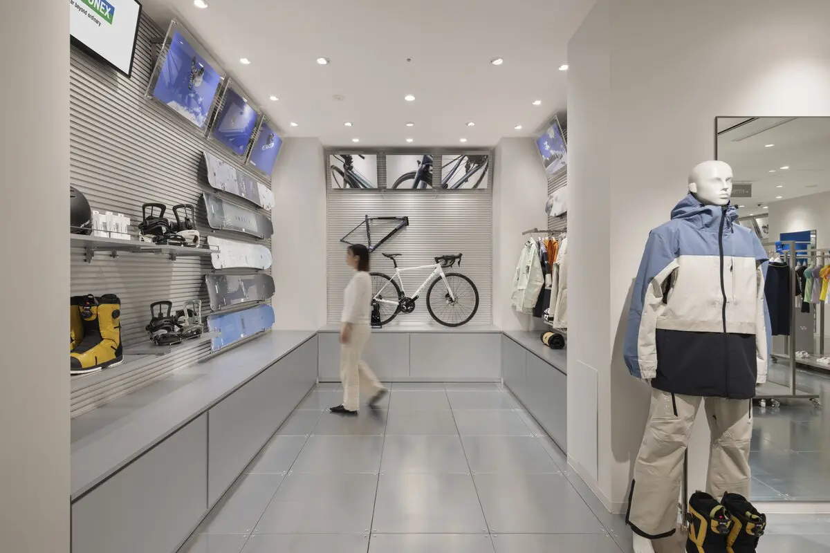 スノーボード、ロードバイクの展示エリア