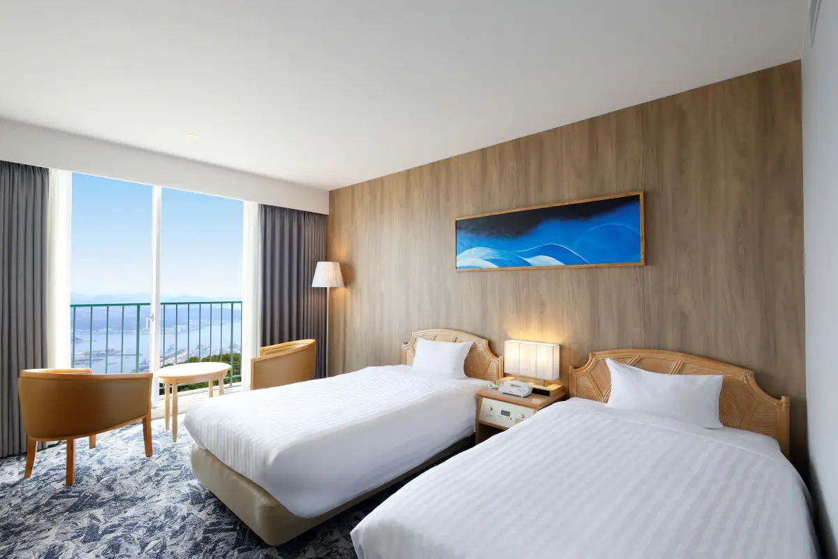 A room overlooking the night view, seamlessly integrated into the Saikai seascape, embraced by a breathtaking view that has been selected as a Japanese Night View Heritage site.