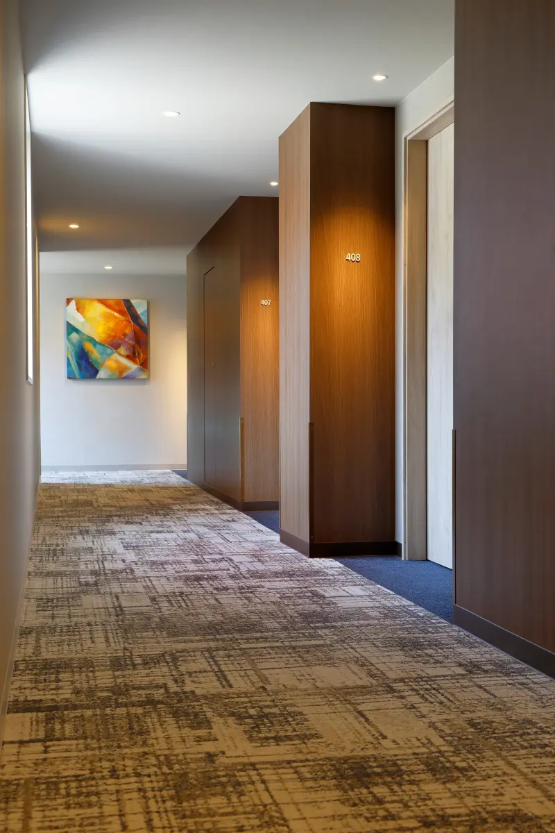 Art inspired by the sunset over the West Sea and the ocean itself transformed the long guest room corridors into a captivating and engaging experience.